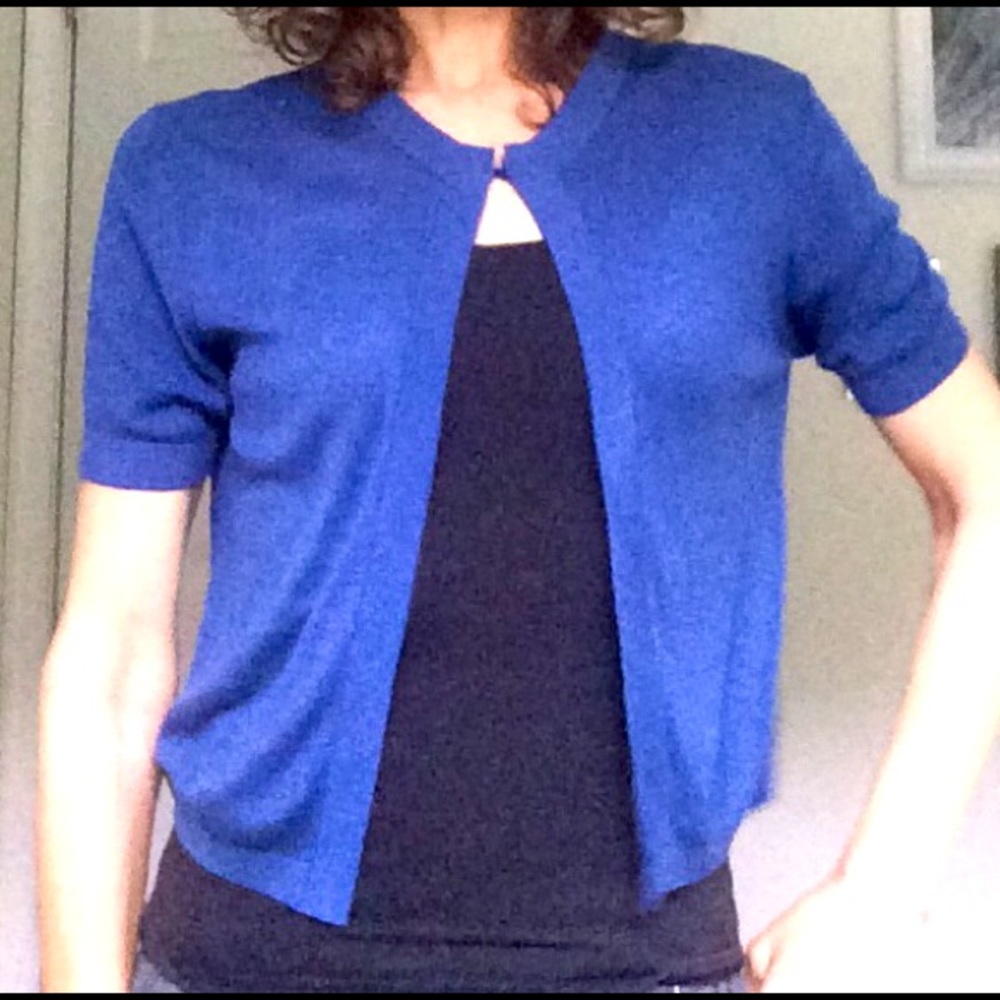 Blue crop short sleeve sweater